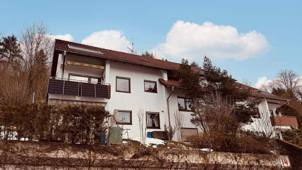 Thumbnail-Schöne 2,5 Zimmer Wohnung mit Terrasse und Gartenanteil