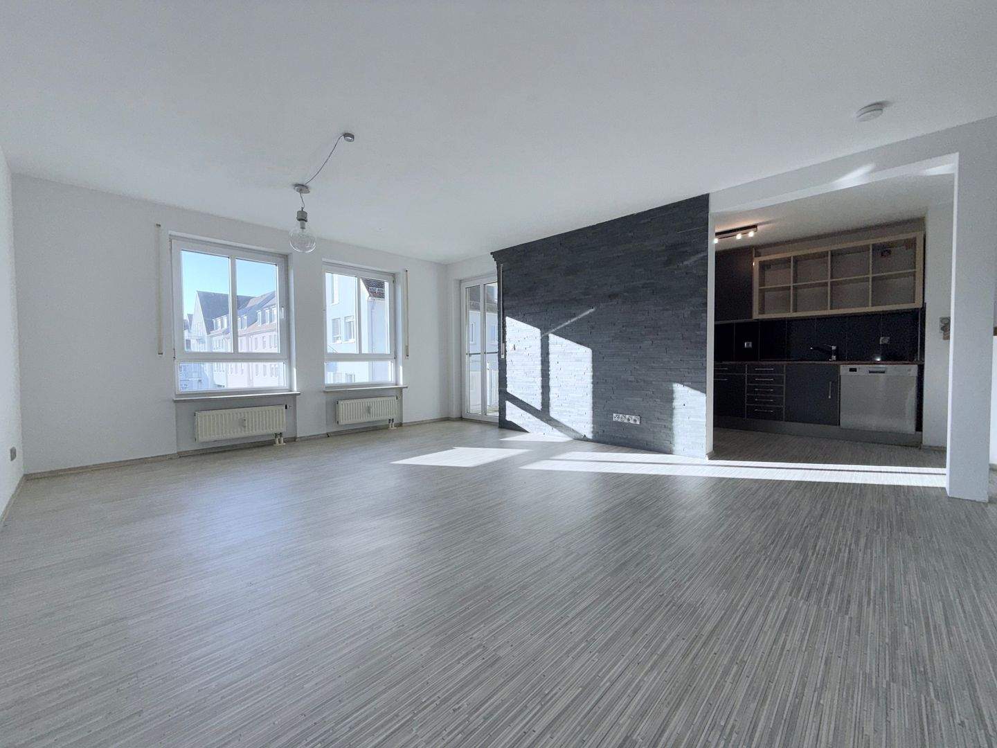 Thumbnail-Urbaner Stil, offener Schnitt: 3 Zimmer mit Loggia, TG & Keller - sofort frei