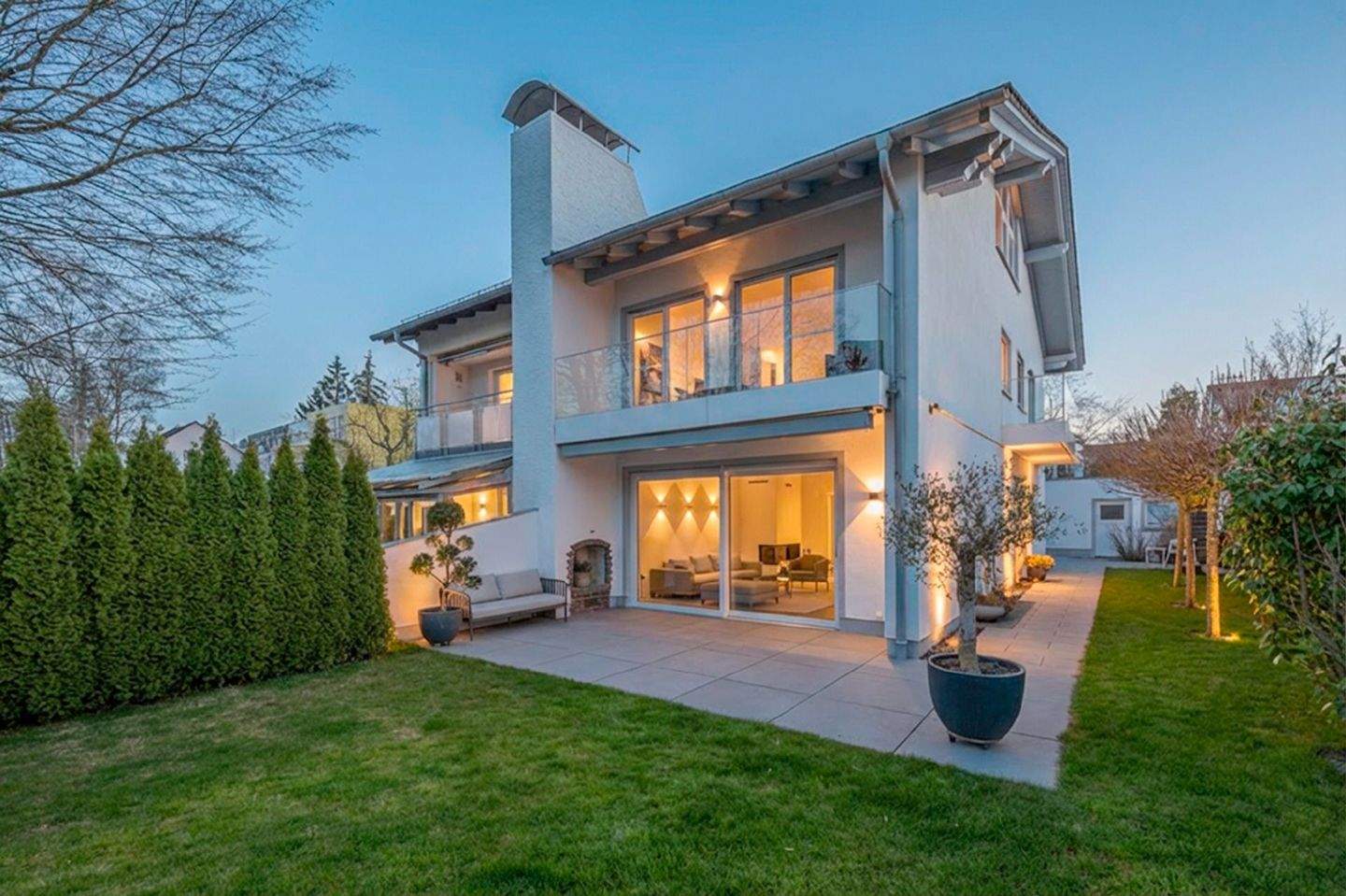 Thumbnail-AIGNER - Zeitloses Design in Toplage: Exklusive Doppelhaushälfte für die ganze Familie!