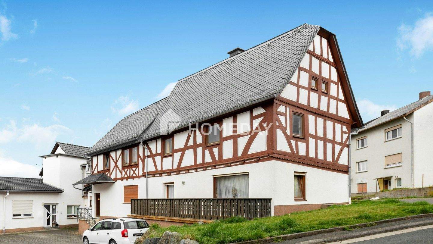 Thumbnail-Denkmalgeschütztes MFH mit 4 Einheiten, Garten und Stellplätzen in Waldsolms-Kröffelbach