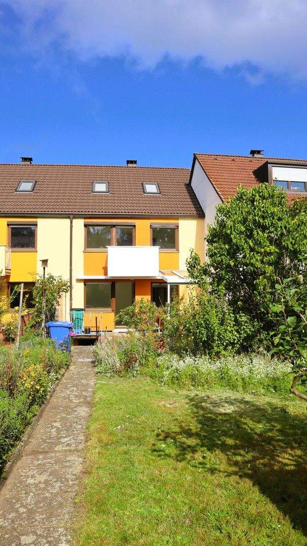 Südseitenansicht mit Garten