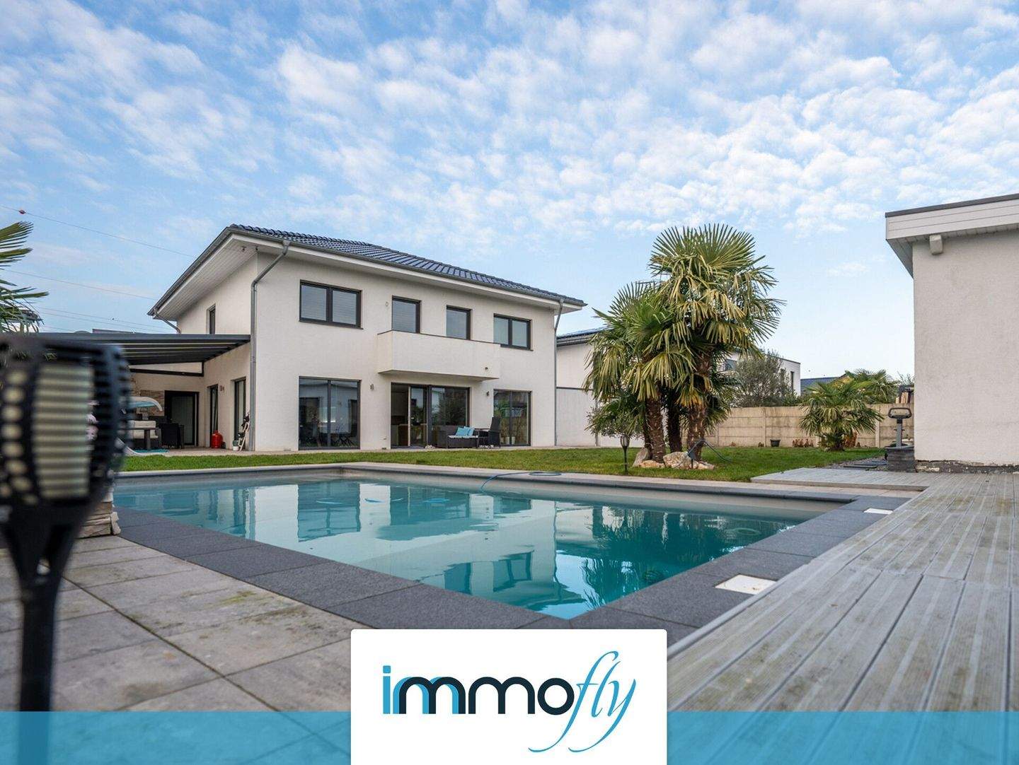 Thumbnail-Exklusives Familienzuhause mit Pool, hochwertiger Ausstattung und luxuriösem Wohnkomfort