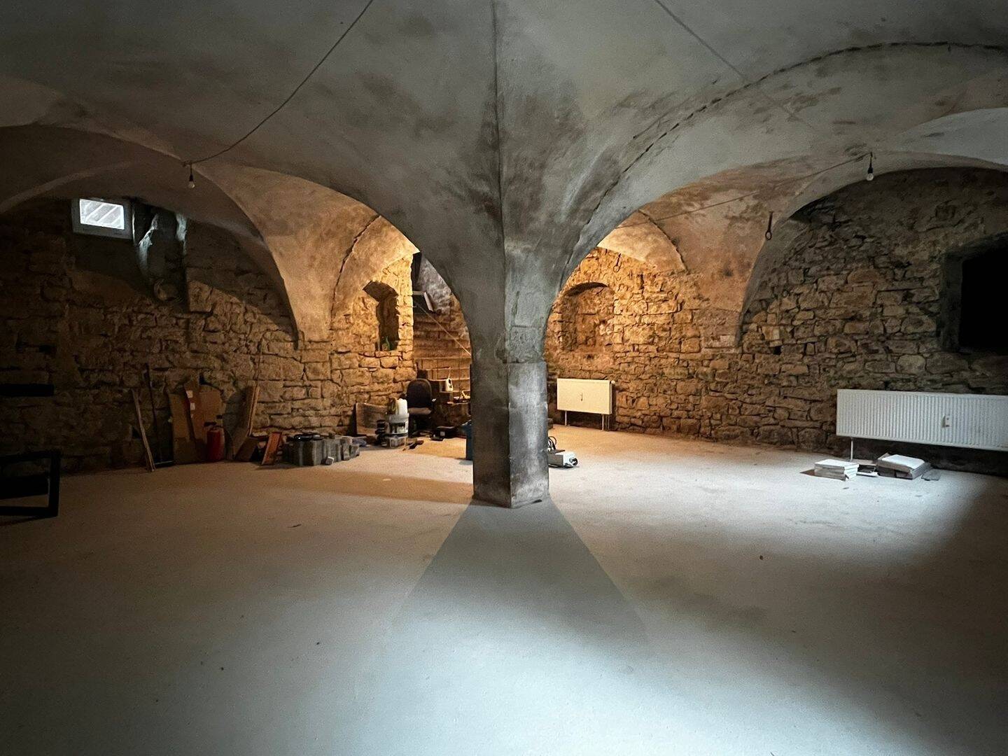 Thumbnail-74 qm Gewölbekeller mit 2-Zimmer DG-Whg in Stein zu verkaufen!