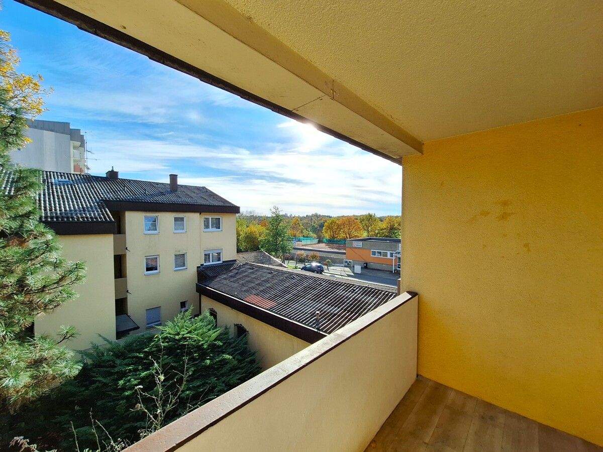 Thumbnail-Freie 3-Zimmer-Eigentumswohnung im 2. OG mit Balkon