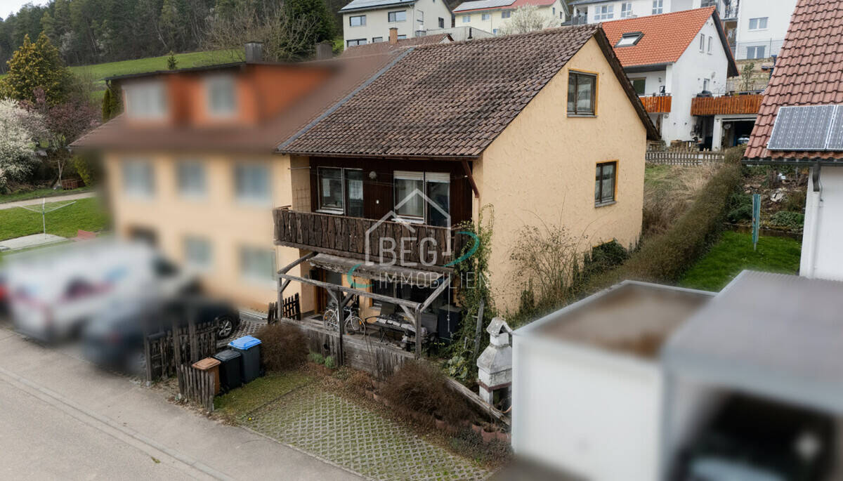 Thumbnail-Doppelhaushälfte mit Ausbaupotenzial in ruhiger Lage