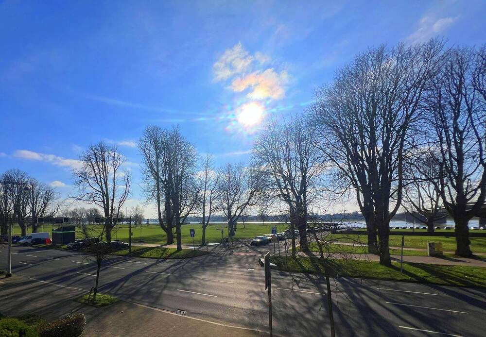 Thumbnail-Große Wohnung mit Rheinblick!