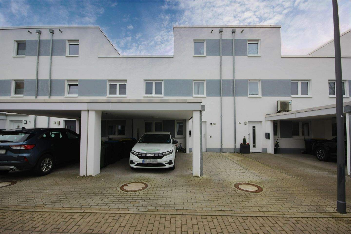 Thumbnail-*Wieder verfügbar* Neuwertiges Reihenmittelhaus in Stukenbrock