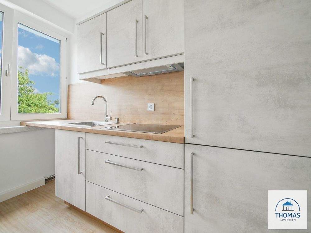 Thumbnail-Sanierte 2-Raum-Whg mit Einbauküche, am Stadtrand von Neustadt: mit geschützter Loggia & Badewanne