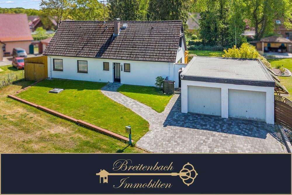 Thumbnail-Einfamilienhaus mit großzügigem Grundstück und Doppelgarage in ruhiger Lage