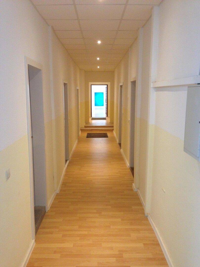Thumbnail-Full-Service-Büroplatz, frisch renoviert + möbliert