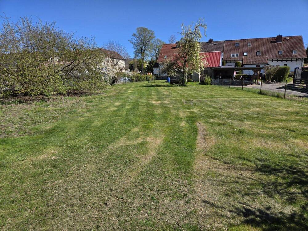 Thumbnail-Reihenmittelhaus auf schönem und großem Grundstück in beliebter Wohnlage
