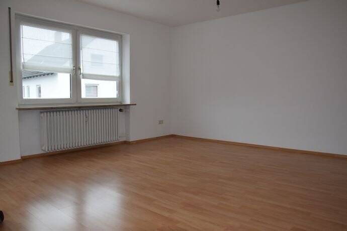 Thumbnail-Schöne 3 Zimmer-Wohnung -1.OG - Südbalkon -Hausmeister-90522 Oberasbach