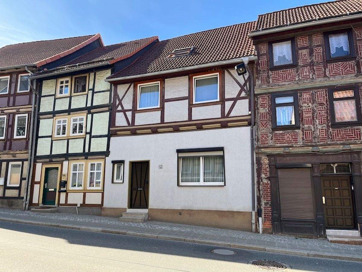 Thumbnail-Einfamilienhaus mit 4 Garagen und großem Grundstück in Derenburg