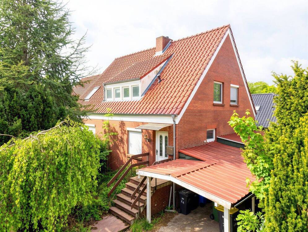 Thumbnail-Großzügige Doppelhaushälfte mit Balkon, Terrasse & vielseitigen Nutzungsmöglichkeiten in Hage