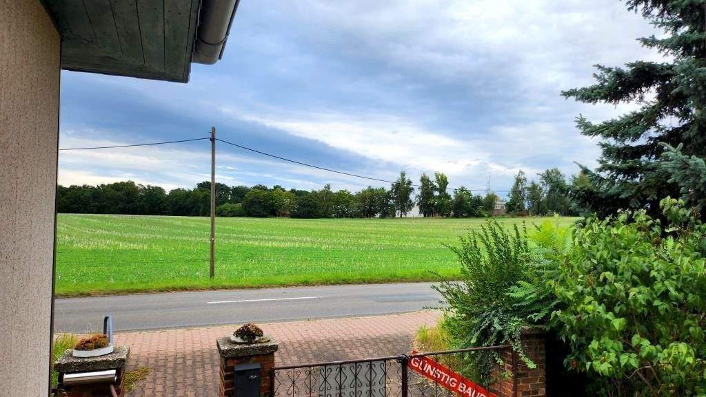 Thumbnail-Einfamilienhaus mit Fernblick am Ortsrand – 6 Zimmer, Garten & 2 Garagen