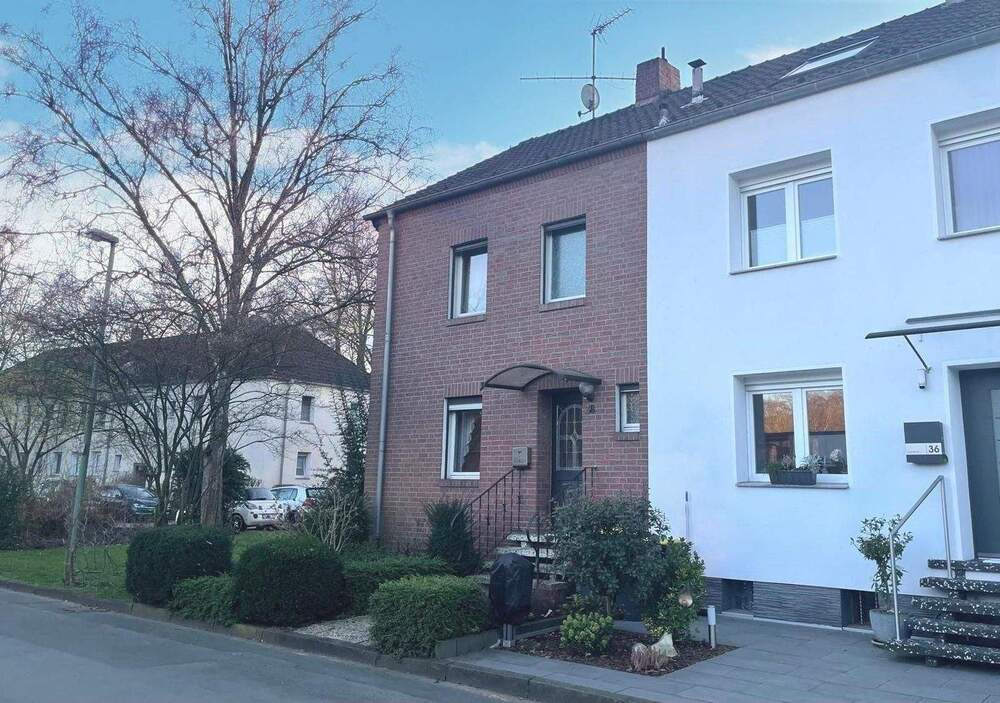 Thumbnail-Sonnig und solide: Reihenendhaus mit 5 Zimmern, Terrasse und Garten - in Rheinnähe