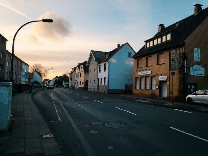 Thumbnail-JETZT oder NIE: 1-2 Familienhaus mit wunderschönen Garten und großen Kaminzimmer
