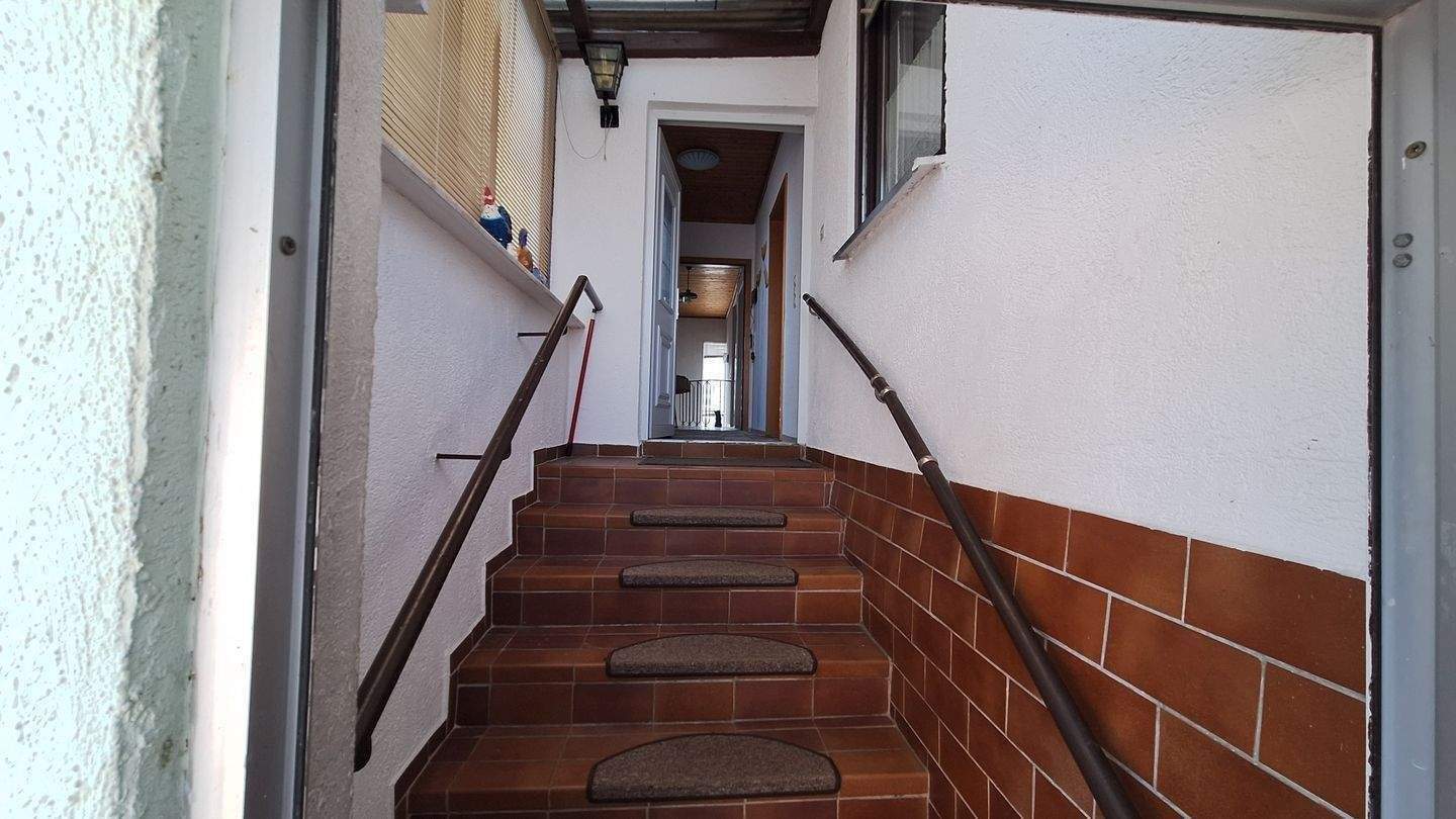 Thumbnail-Großes Grundstück mit Haus und Nebengebäuden