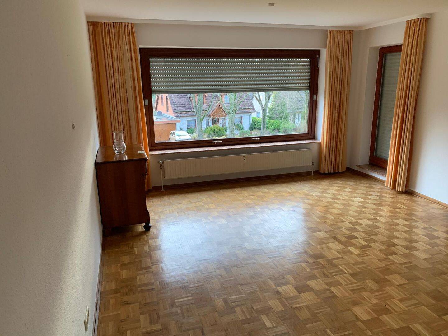 Thumbnail-Große Erdgeschosswohnung mit Balkon und Garage