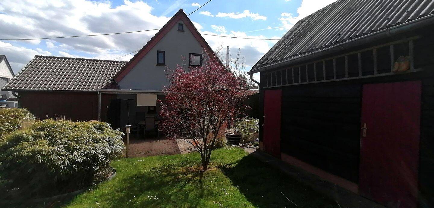 Thumbnail-Charmantes Einfamilienhaus mit Terrasse, Garten & Carport in ruhiger Lage