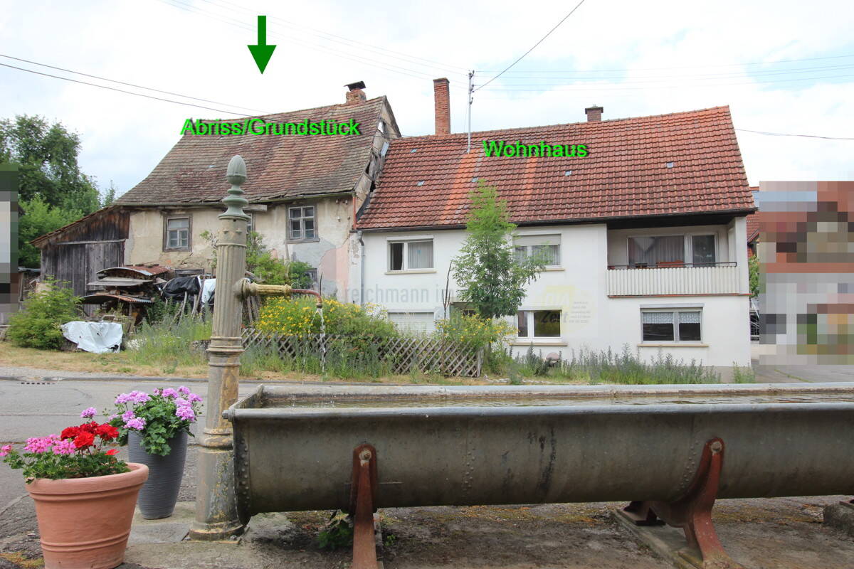 Thumbnail-Zwei Häuser, zwei Flurstücke - Substanz mit Perspektive im Ortskern von Riedöschingen - Bestandsimmobilien mit Entwicklungschance!