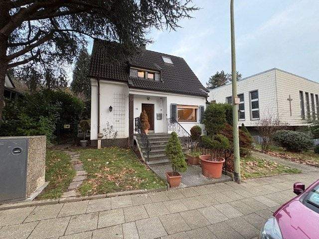 Thumbnail-Freistehendes Einfamilienhaus mit Entwicklungspotenzial in beliebter Lage von Essen