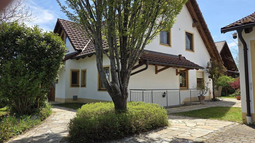 Thumbnail-anspruchsvolles und geräumiges EFH mit mediterranen Flair und Fernblick ins Abenstal
