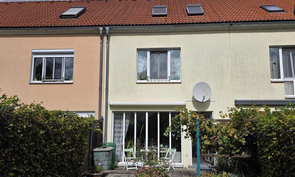 Thumbnail-Gepflegtes Reihenhaus mit Garten und Garage in Apolda