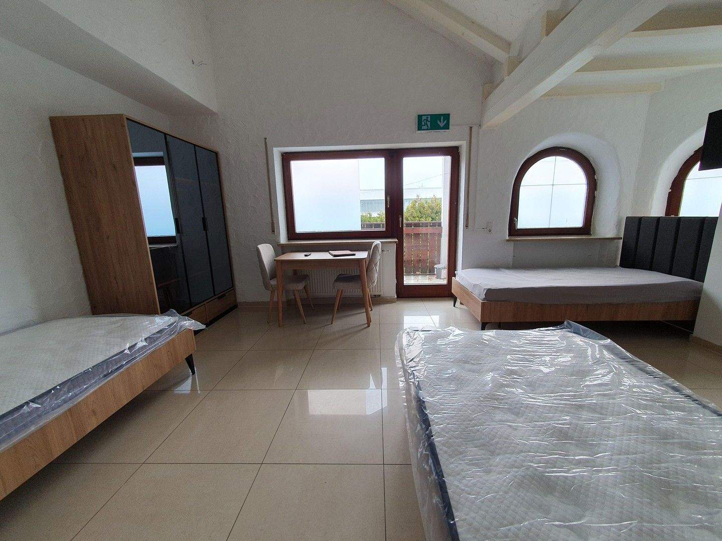 Thumbnail-Monteurhaus in Aalen mit 21 Zimmern, 54 Betten, voll möbliert. Freudenhaus, Swingerclub, Casino