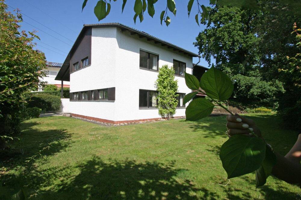 Thumbnail-Charmantes, architektonisches Einfamilienhaus mit idyllischem Garten in ruhiger Lage