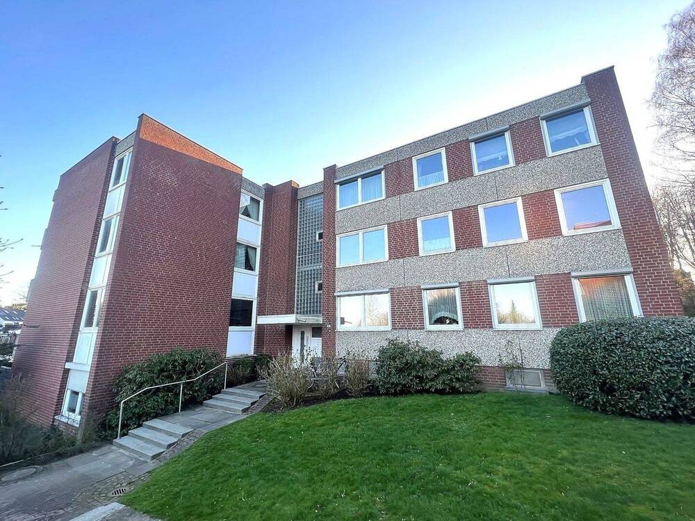 Thumbnail-Provisionsfrei! Modernisierte, helle Wohnung mit fünf Zimmern und großem Balkon (Erbbau)