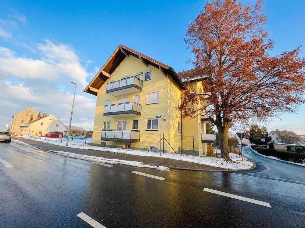 Thumbnail-Gepflegtes Mehrfamilienhaus mit 11 Wohneinheiten in Mittweida zum Kauf