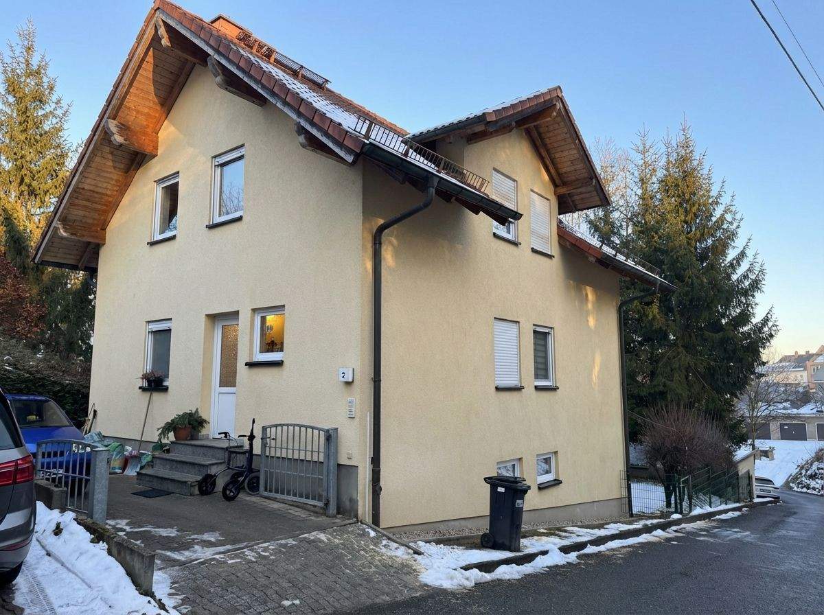 Thumbnail-Gepflegtes Mehrfamilienhaus mit 3 Einheiten in Mittweida zum Kauf