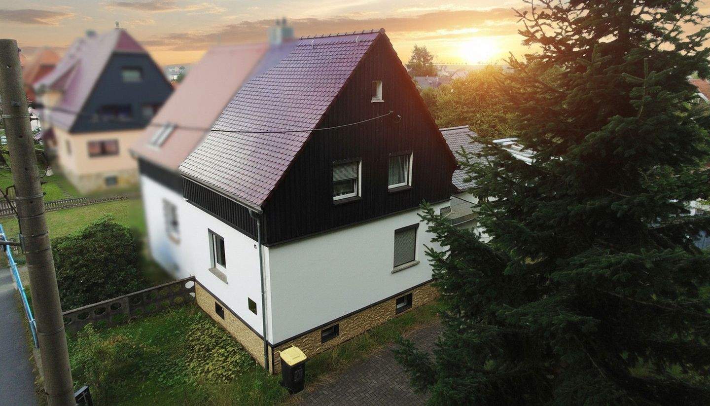 Thumbnail-Großzügige Doppelhaushälfte mit Wintergarten, Kamin und Doppelgarage