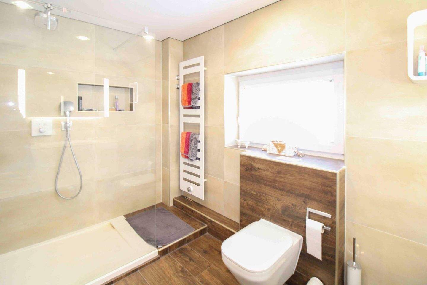 Thumbnail-Stilvoll modernisiertes Reihenendhaus mit Terrasse, Kamin & Garage in Groß Gleidingen