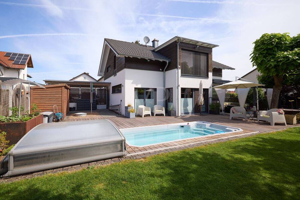 Thumbnail-Exklusives Einfamilienhaus mit Galerie & Pool in Feldrandlage