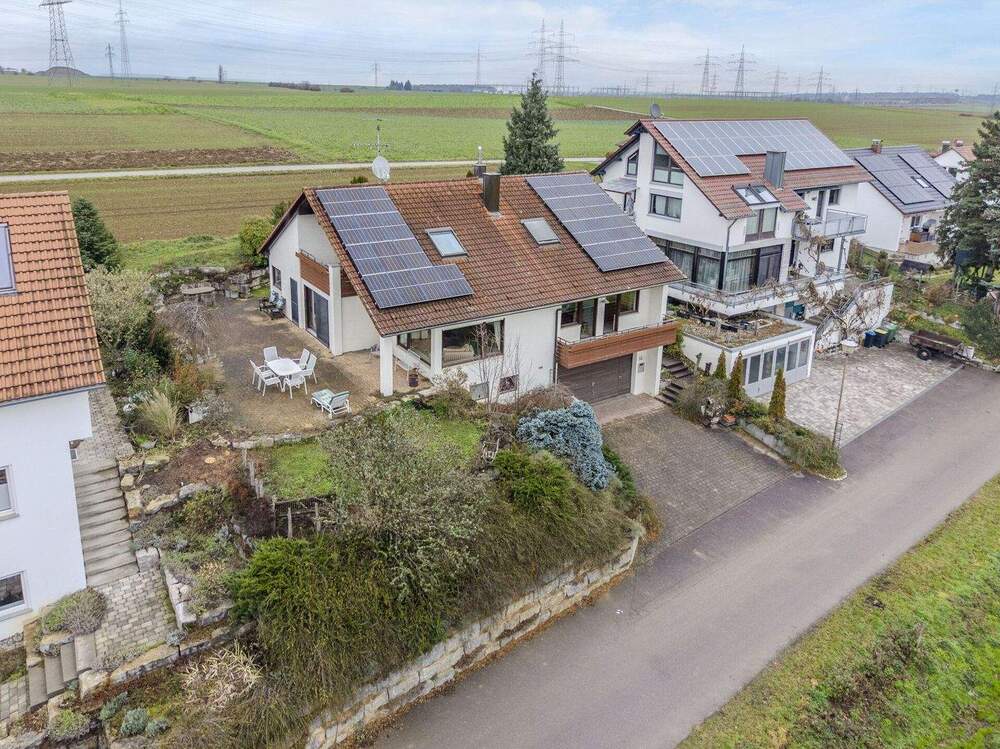 Thumbnail-Freistehend und großzügig: Flexibles Einfamilienhaus am Feldrand mit Doppelgarage