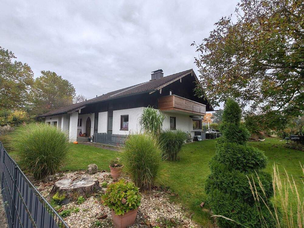 Thumbnail-Freistehendes Einfamilienhaus mit großzügigem Grundstück in Waldkraiburg-Niederndorf