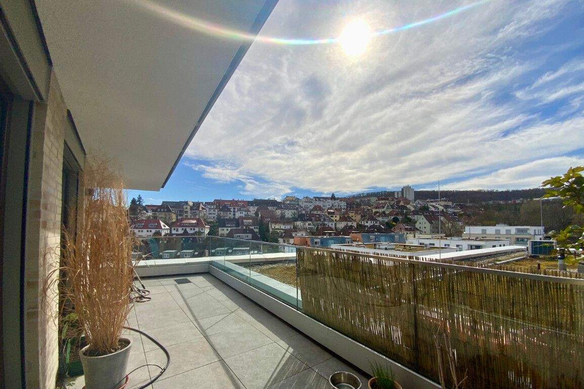 Thumbnail-Moderne 3-Zimmer-Dachgeschosswohnung mit tollem Ausblick im Stuttgarter-Westen