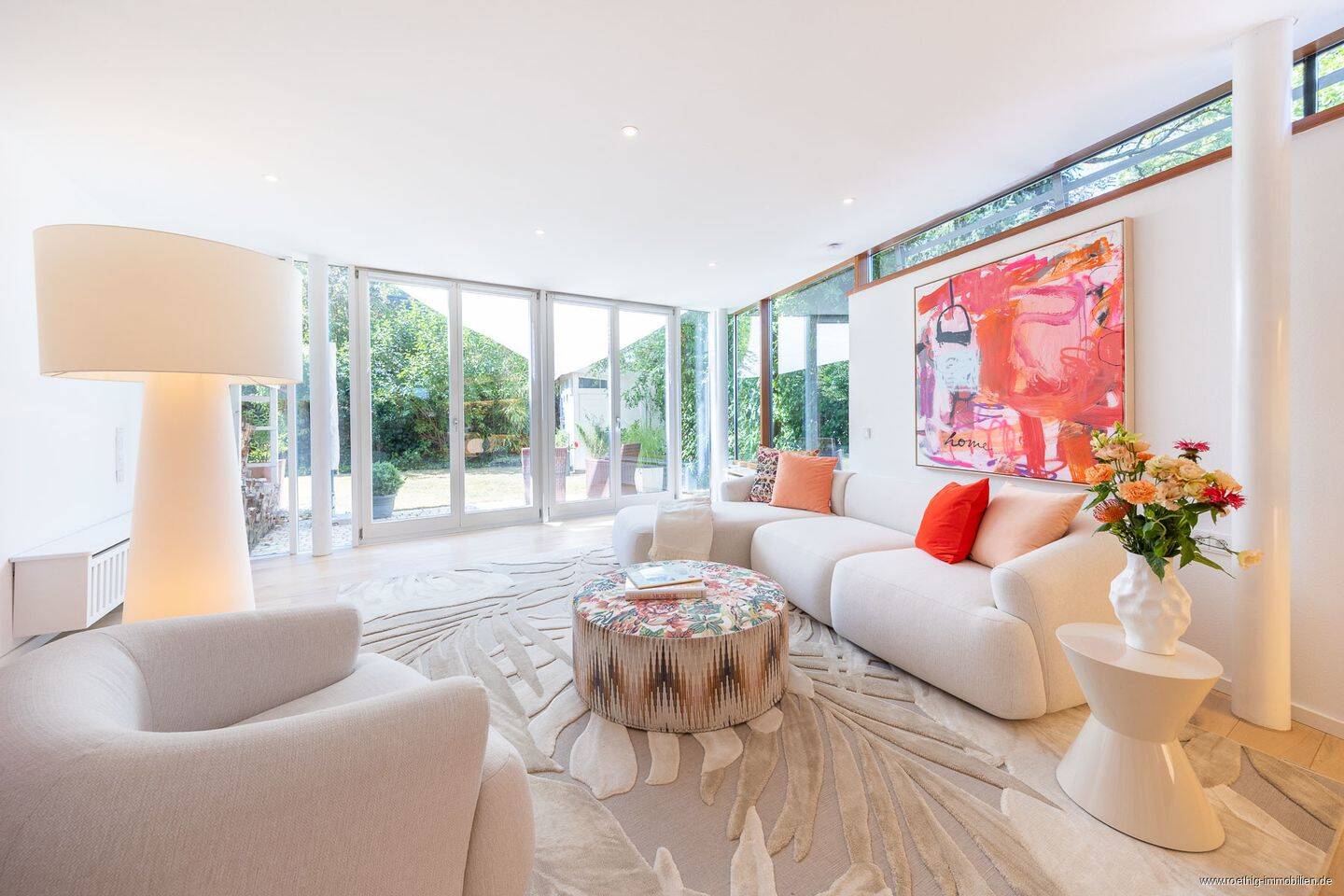 Thumbnail-Familientraum in Trudering: Lichtdurchflutetes Architektenhaus, über 340 m² Wfl. , Kaminlounge , malerischer Garten & Doppelgarage.