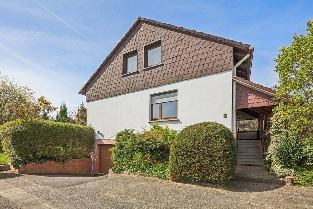 Thumbnail-LENAU - Viel Platz, viele Möglichkeiten - Ein- Zweifamilienhaus mit großem Grundstück am Deister