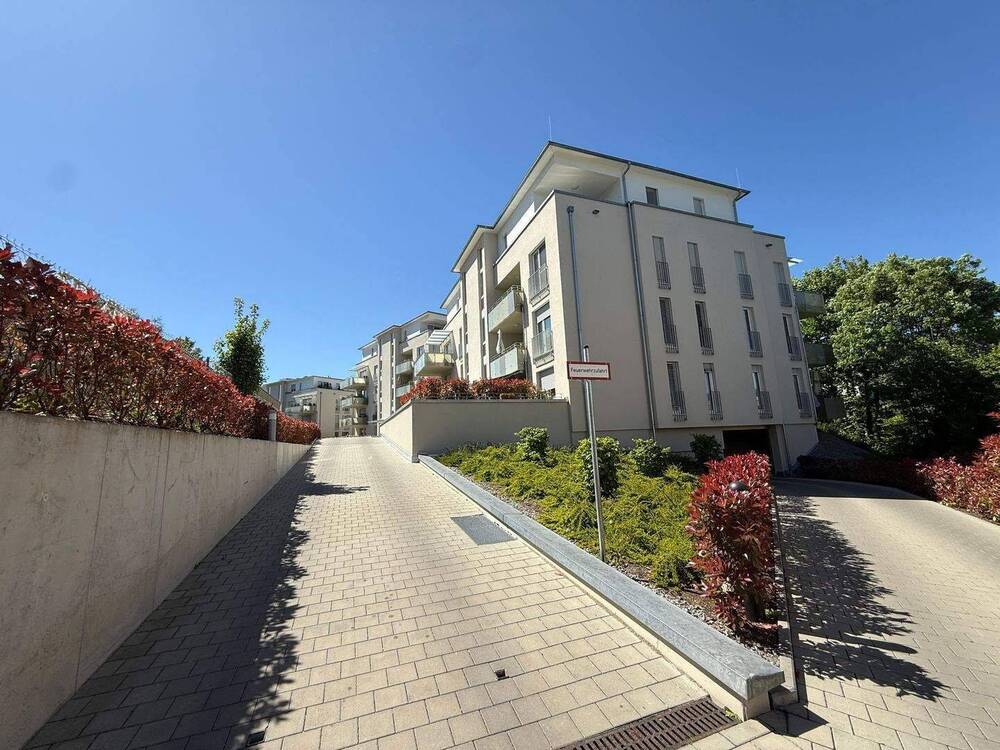 Thumbnail-Wunderschöne großzügige 3,5 Zi.-EG Wohnung mit 2 Terrassen, ca. 150 qm eigener Gartenanteil, Gäste-WC, TG-Platz und Abstellraum