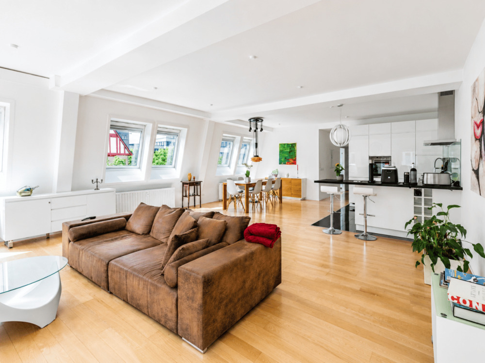 Thumbnail-Modernisierte 2-Zi.-Wohnung mit 3 TG-Stellplätzen & Wallbox in zentraler Lage von Karlsruhe