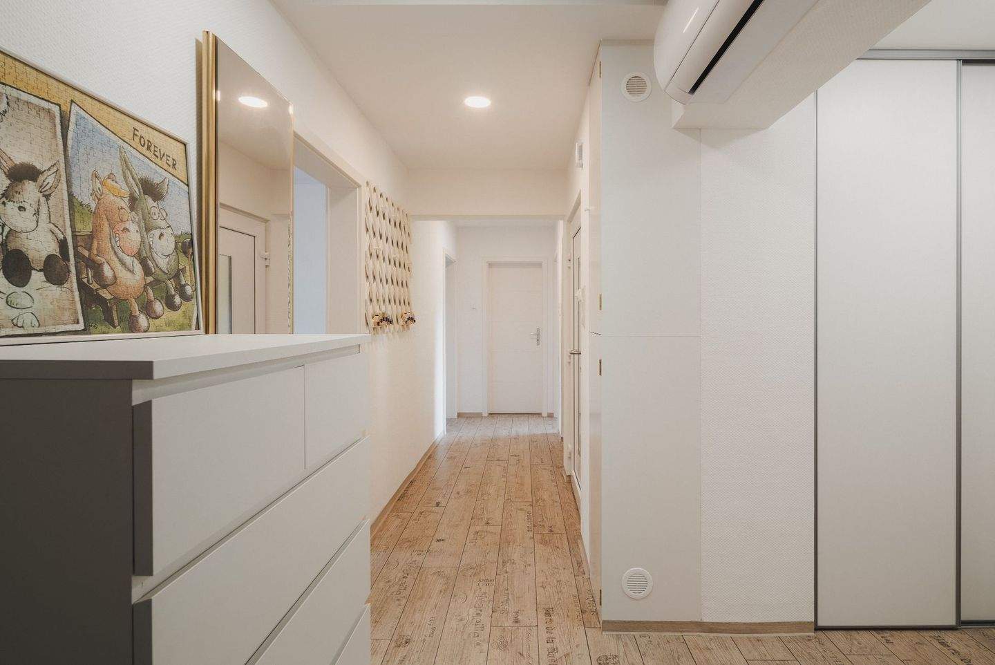 Thumbnail-Großzügige 4-Zimmer-Wohnung mit Balkon und Carport - ideal für Familien