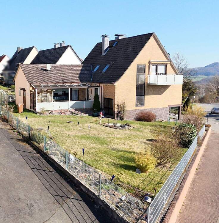 Thumbnail-Gepflegtes 1-2 Fam. Haus, neuwertige Heizung, div. Renovierungen, Garten, Doppel-Garage, Terrasse, Balkon, HESSENGELD