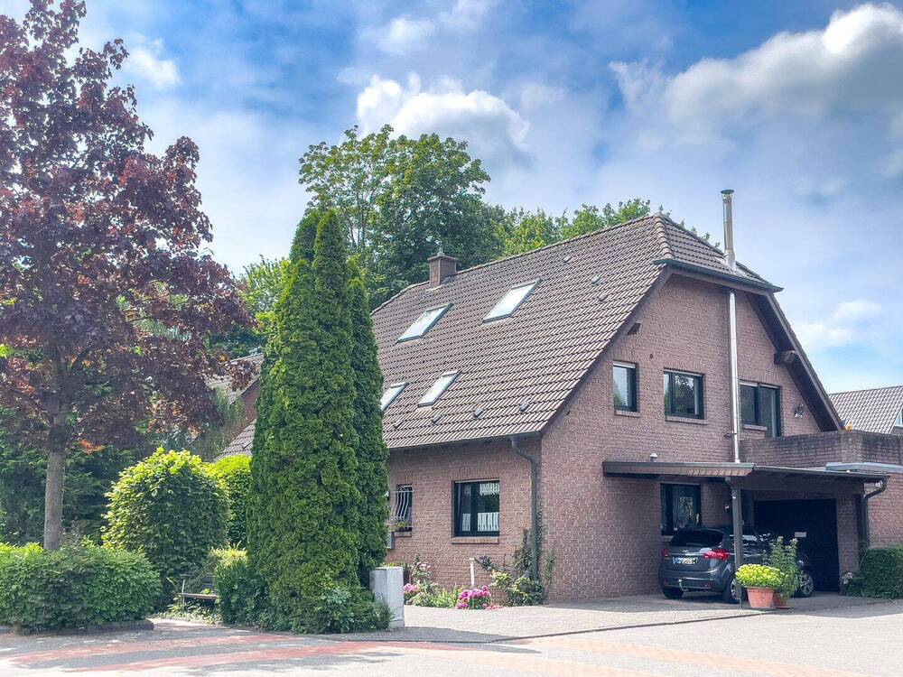 Thumbnail-Große Dachgeschosswohnung mit Dachterrasse in beliebtem Wohngebiet