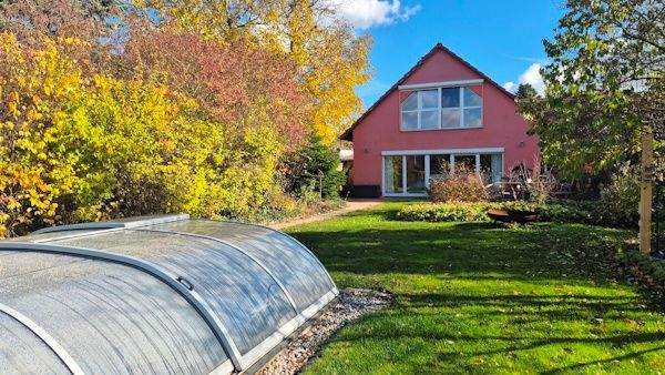 Thumbnail-Hier bleiben keine Wünsche offen: Haus mit viel Platz und Komfort drinnen und draußen - Luftwärme, Pool, Sauna, Garage u.v.m.