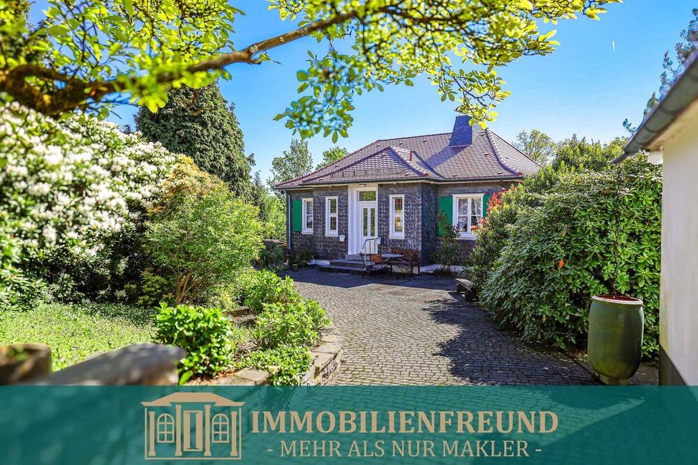 Thumbnail-Ein Haus wie aus dem Bilderbuch - Einfamilienhaus in Cronenberg auf riesigem Grundstück