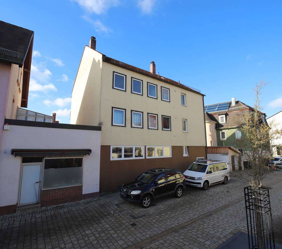 Thumbnail-Gemeindehaus mit zwei Wohnungen und potenzieller Nutzfläche