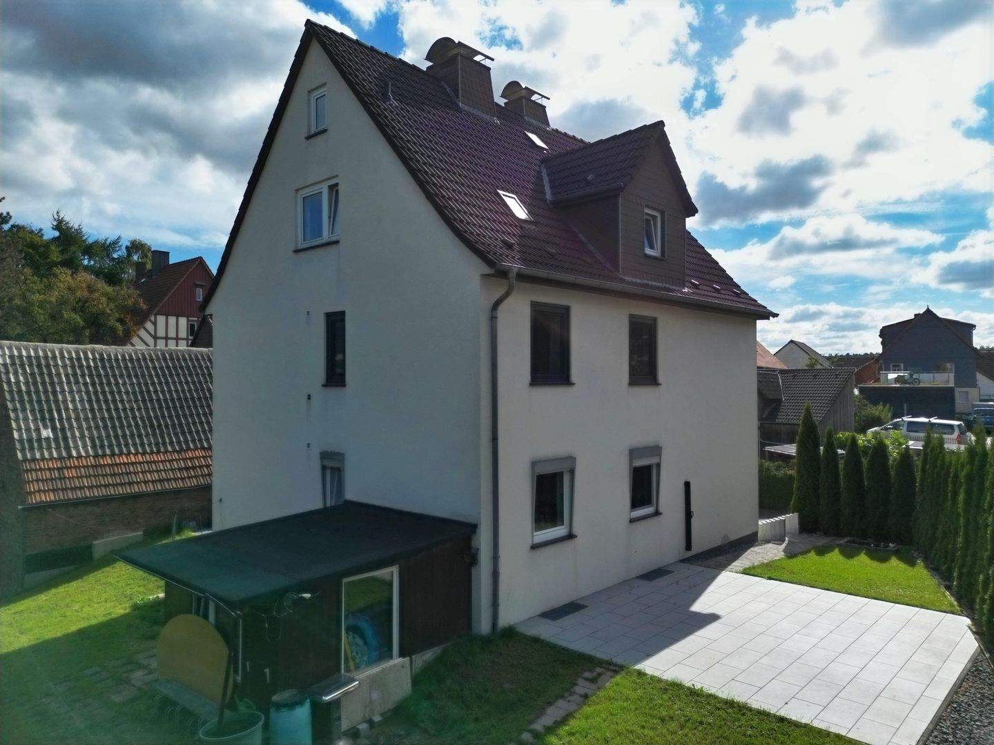 Thumbnail-Vielseitig nutzbares Dreifamilienhaus mit Scheune auf großem Grundstück in Kassel-Nordshausen